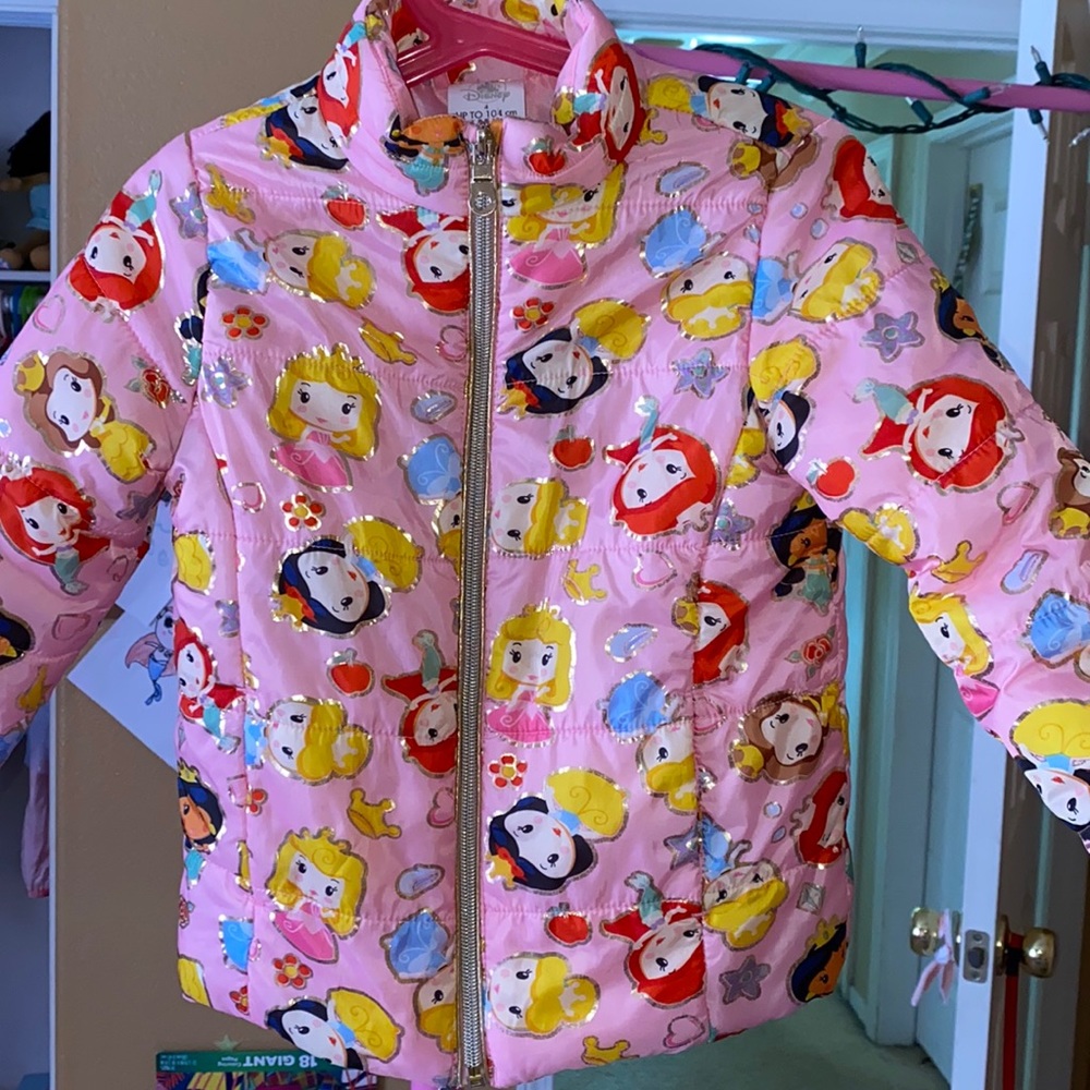 Little girls size 4 Disney princess light puffy jacket. Perfect condition